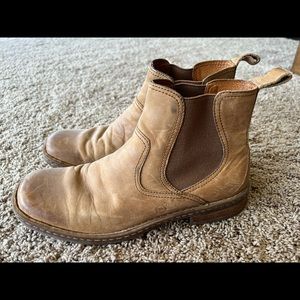 Men’s Born boots
